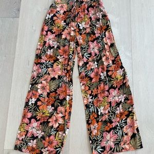 Long flowy Billabong floral print pants